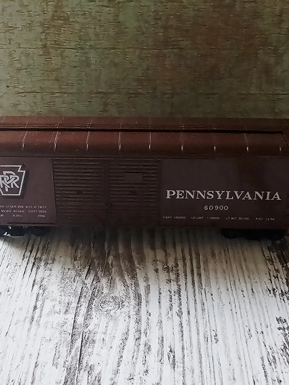 HO Scale Bowser Pennsylvania Round Roof Boxcar PRR Shadow Keystone Inset Roof